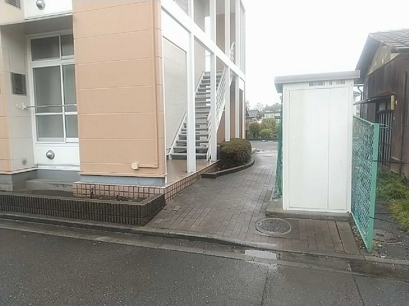 レオパレスグレイス エントランス