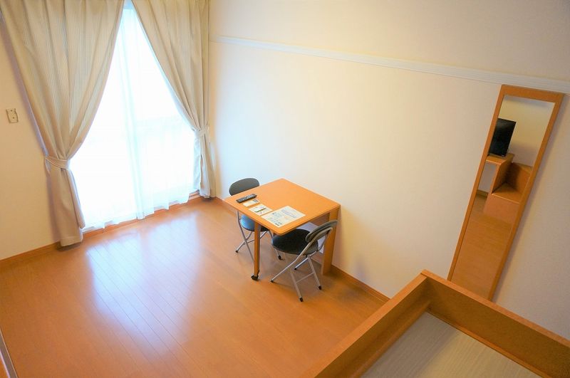 レオパレスディアビレッジ 居間