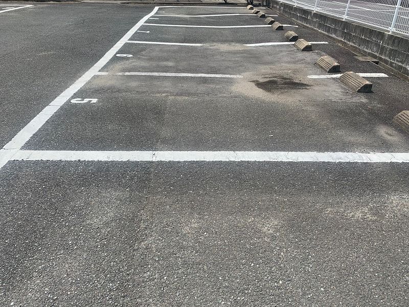レオパレスセジュール 駐車場