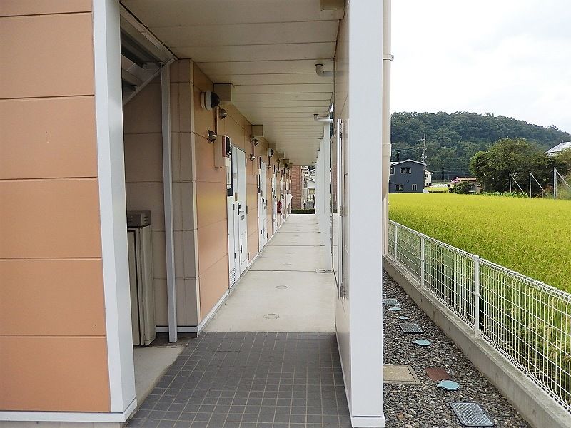 レオパレスやすらぎ エントランス