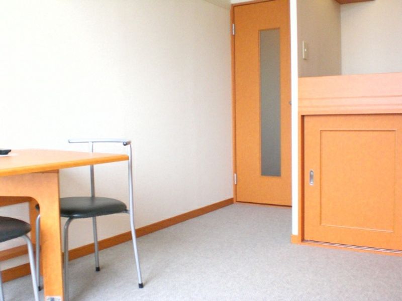 レオパレスドミール大和 居間