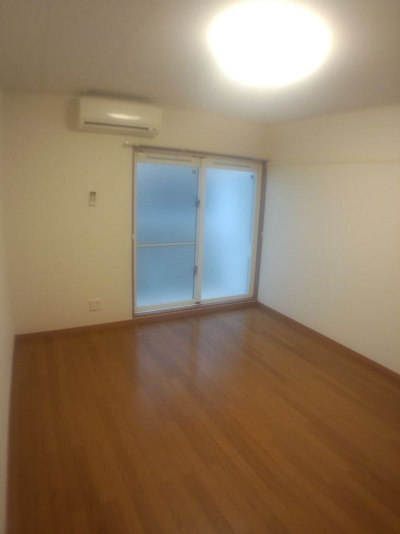 レオパレス安慶名 居間