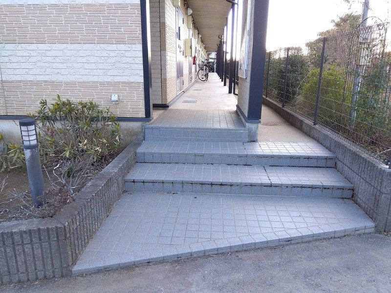 レオパレスメルベーユ エントランス