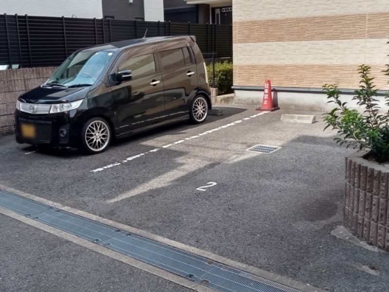 レオパレスアエデース　サクラ 駐車場