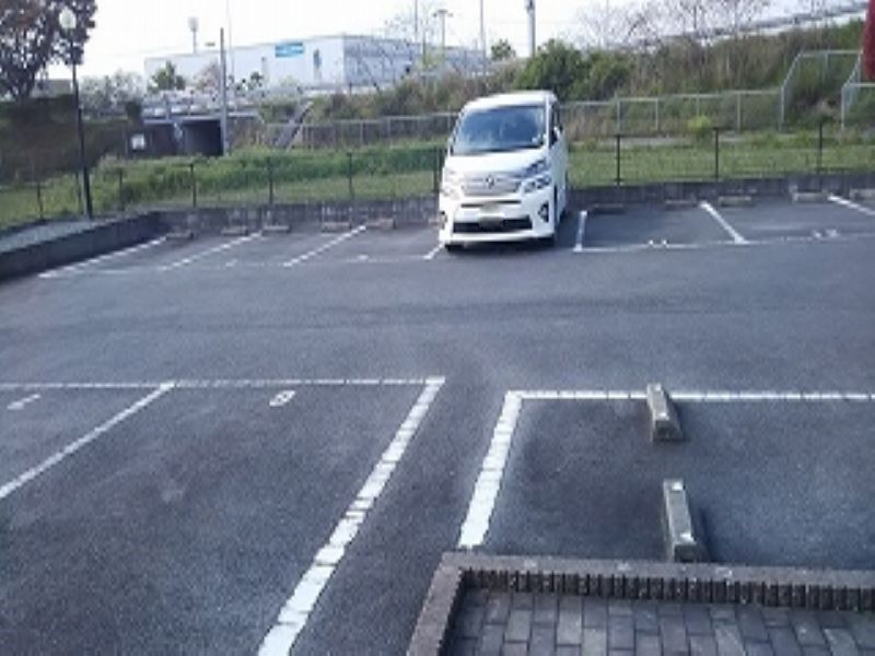 レオパレスＴＡＫＵＪＩ 駐車場