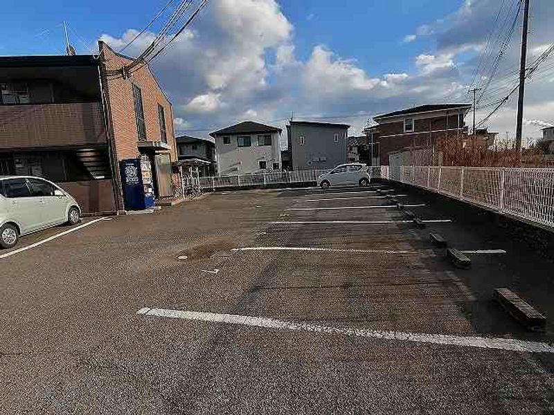 レオパレスＡｖｅｎｕｅ壱番館 駐車場