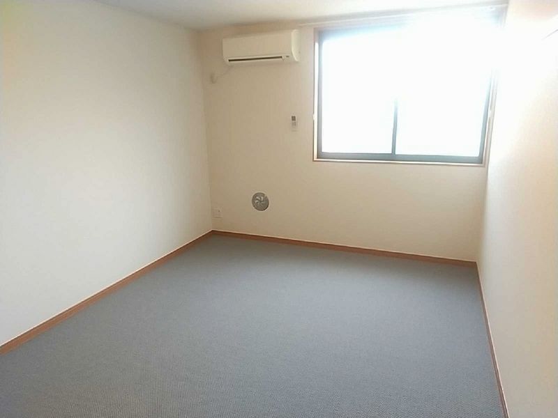 レオパレスシャトレー 居間