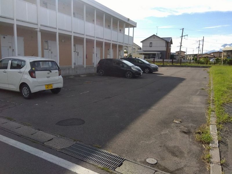 レオパレス恵 駐車場