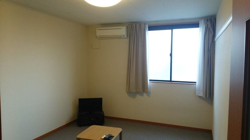 レオパレスランド諸岡 居間