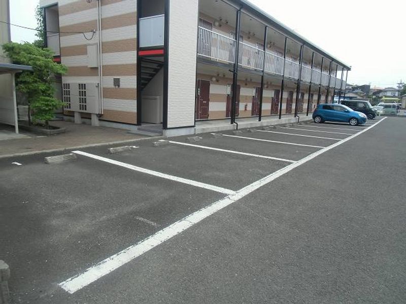 レオパレスメイフラワーⅡ 駐車場