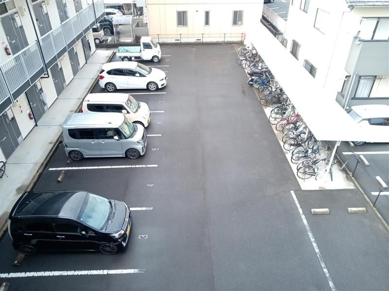 レオパレスコスモスⅡ 駐車場
