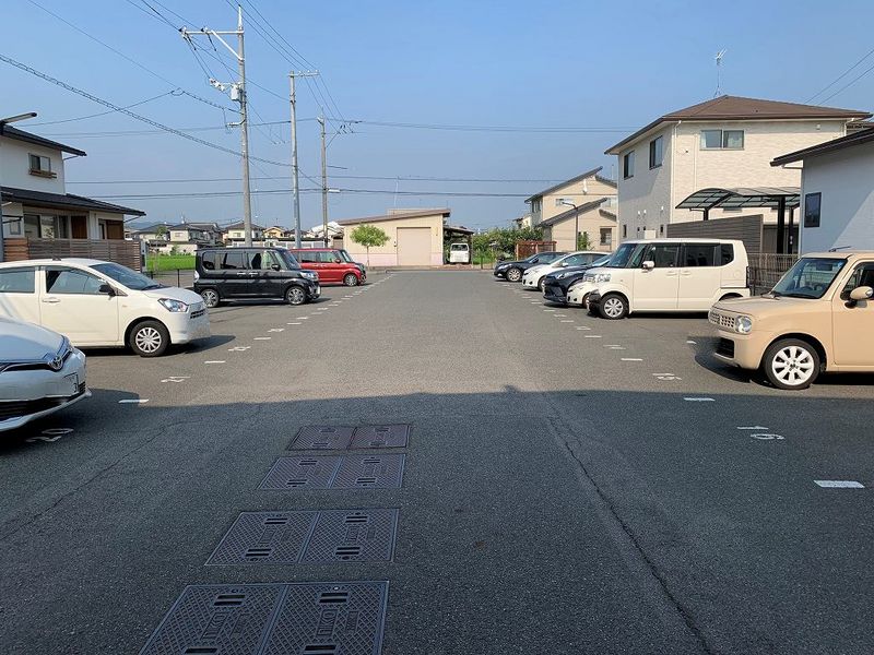 レオパレスヴァン　ソレーユ 駐車場