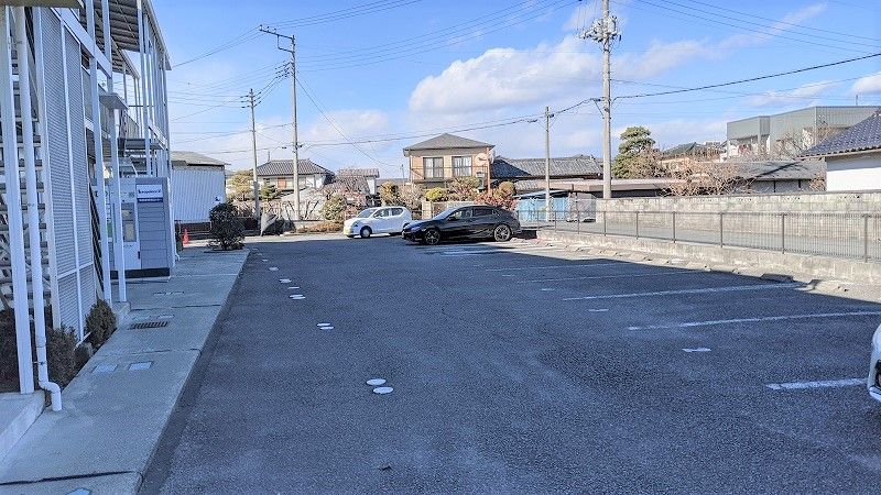 レオパレスエスポワール 駐車場