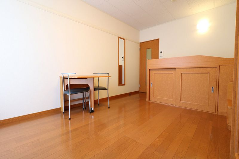 レオパレスメープルラック 居間