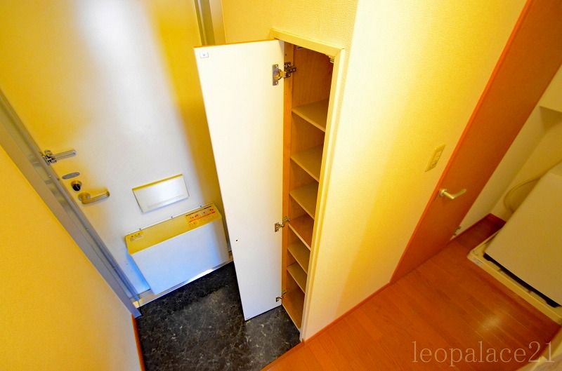 レオパレス広町 玄関