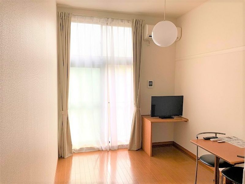 レオパレスＴ　Ｈ藤棚 居間