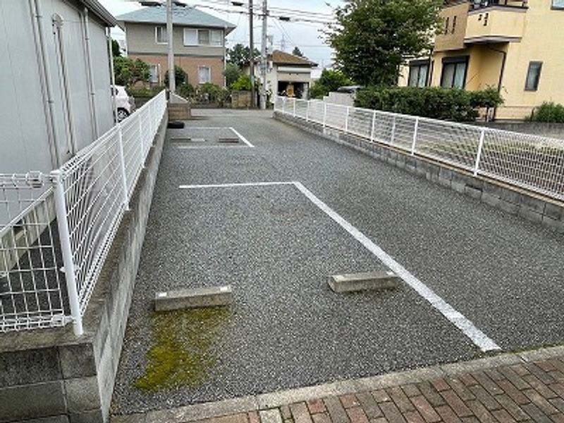 レオパレスメルベーユＮＳ 駐車場