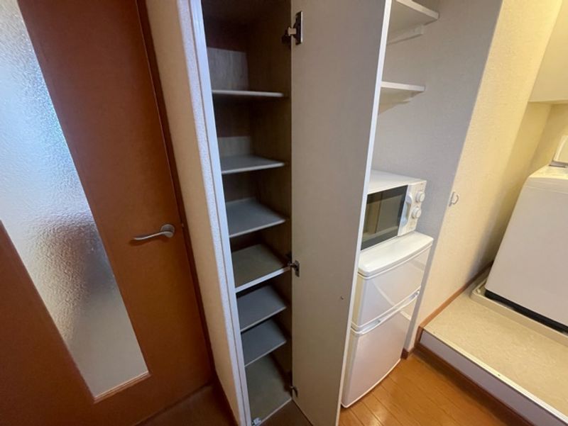 レオパレスくるまや 玄関