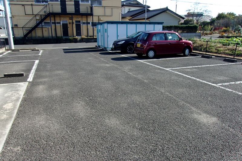 レオパレスフレアⅡ 駐車場