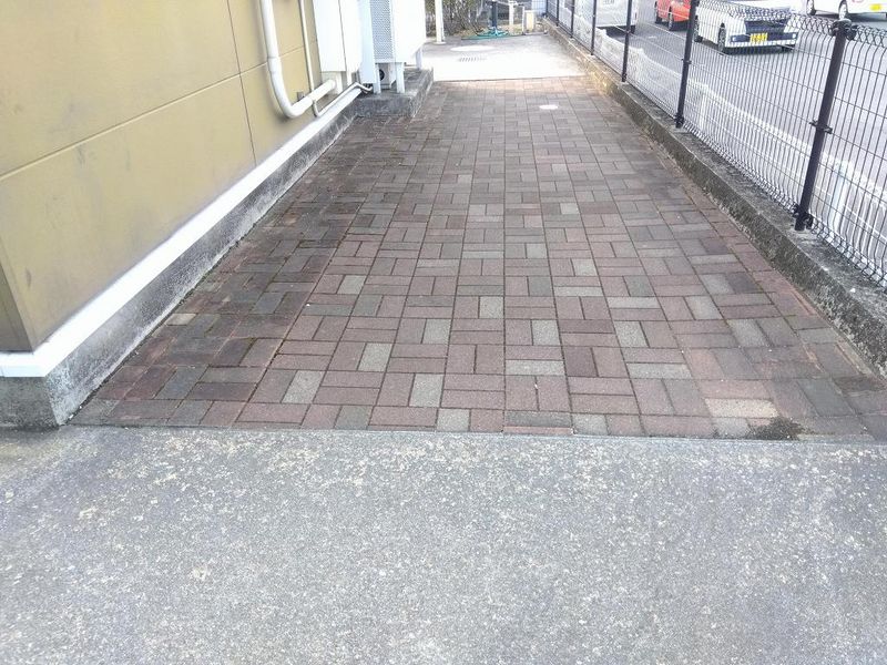 レオパレスパストラルフォレスト エントランス