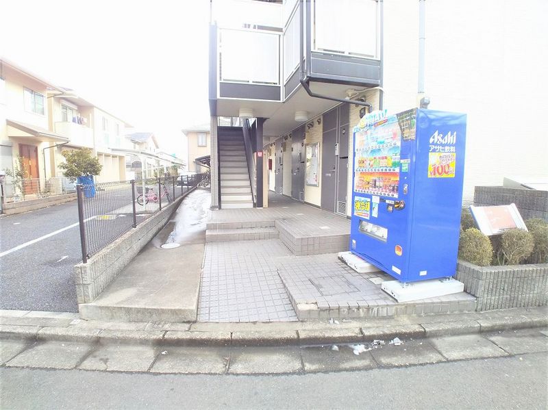 レオパレスヴァンメルベーユ エントランス