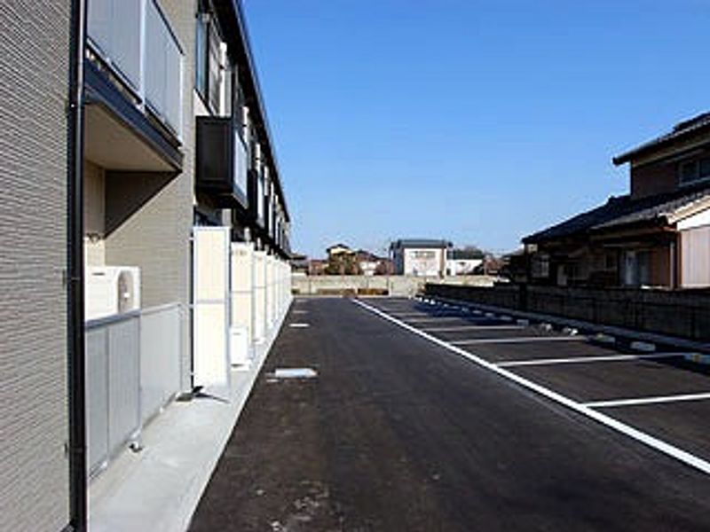 レオパレス上渋垂 駐車場