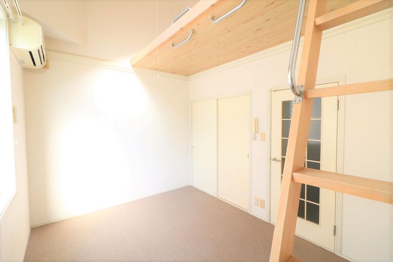 レオパレス明和 居間