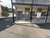 レオパレスパレヴィアーノ エントランス