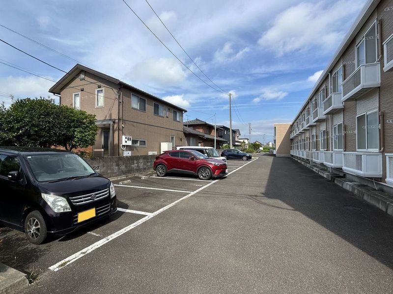 レオパレスクリスタルガーデン 駐車場
