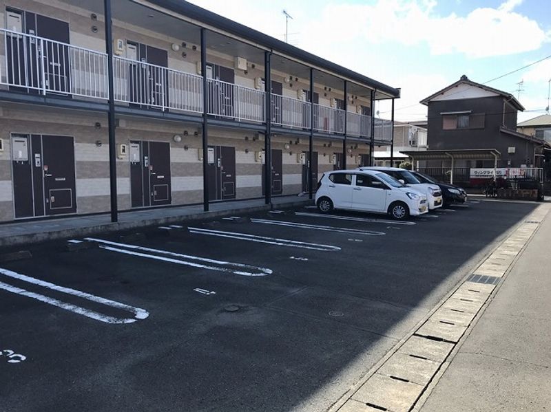 レオパレス城西 駐車場