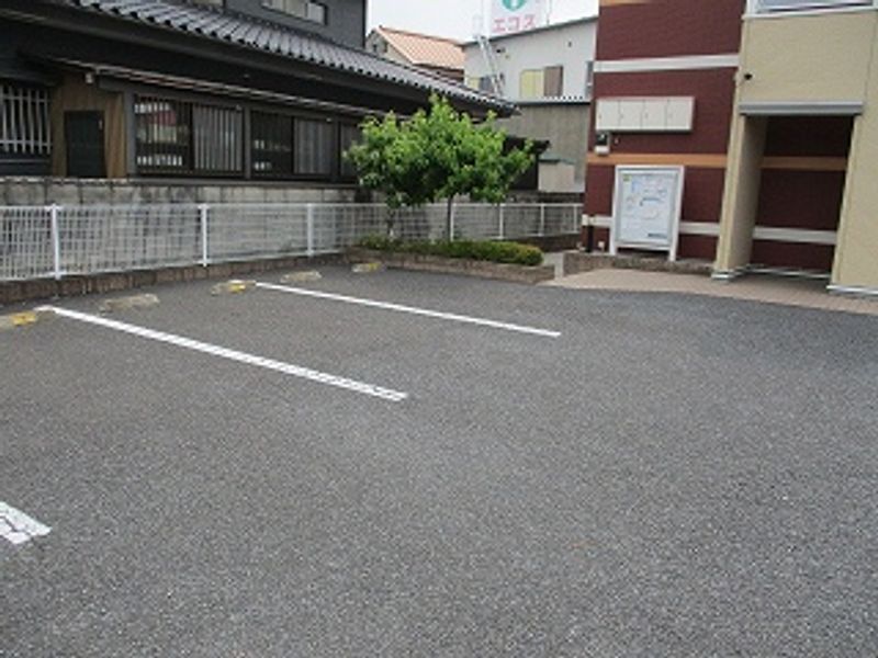 レオネクストクレディ 駐車場