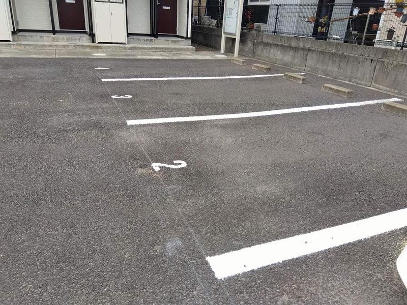 レオパレスさぬきⅡ 駐車場