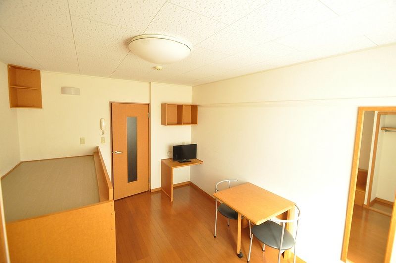 レオパレスファースト 居間