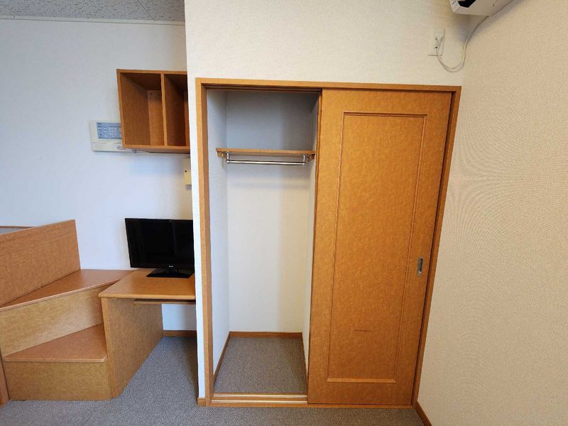 レオパレスラ　プランタン　Ⅱ 収納