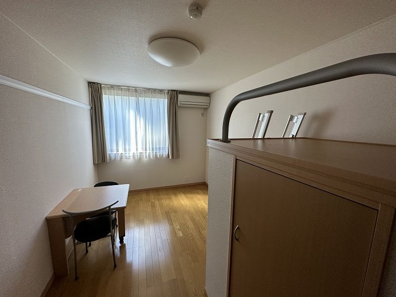 レオパレスｉハウス 居間