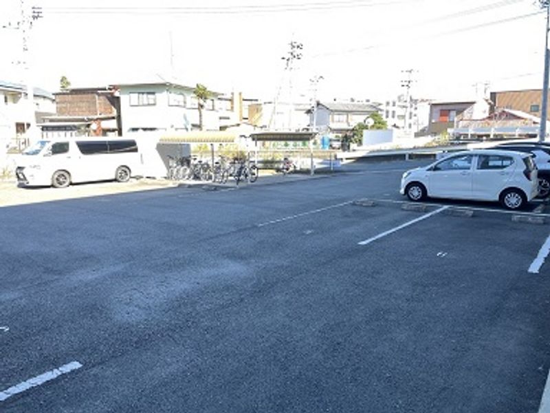 レオパレス吉原 駐車場