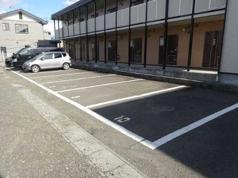 レオパレスサンハイム 駐車場