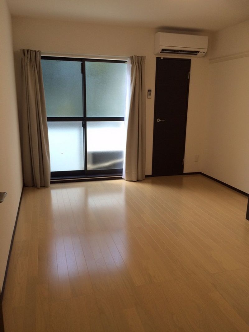 レオネクスト弦巻 居間