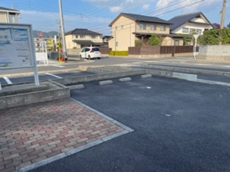 レオパレスＱ’ｓ 駐車場