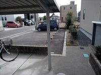 レオネクスト栗林 駐車場