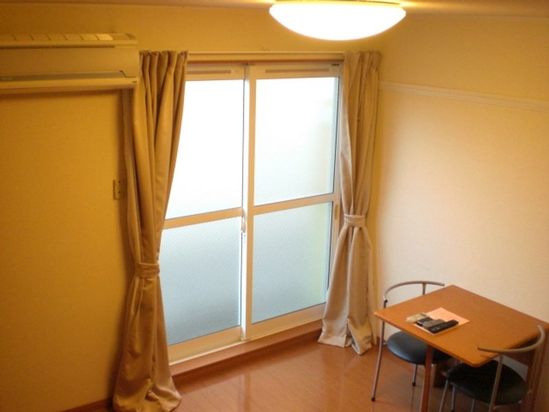 レオパレスルネッサⅡ 居間