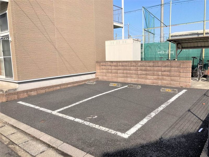 レオパレスグランシャリオ参番館 駐車場