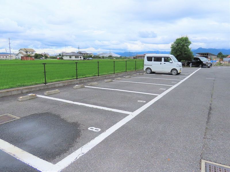 レオパレスＣｏｒｎｉｏｌｏ 駐車場