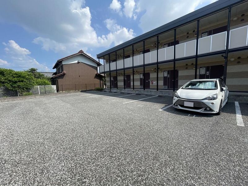 レオパレスふくみつ 駐車場
