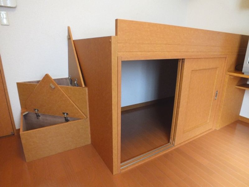 レオパレスプレミール 収納