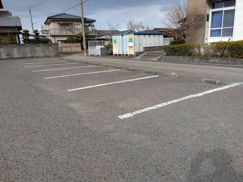 レオパレス坂出 駐車場