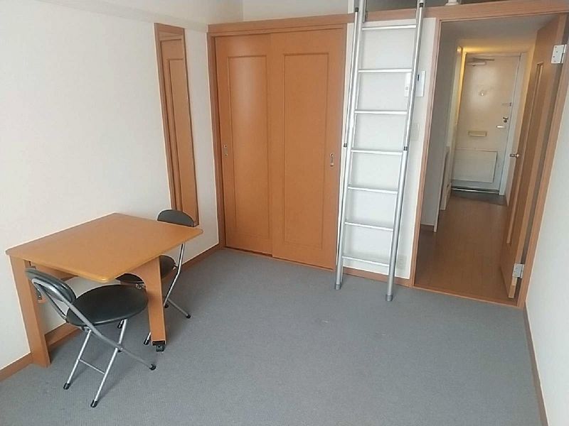 レオパレス向陽 居間