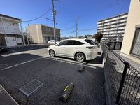 レオパレスシャルマンピエース 駐車場