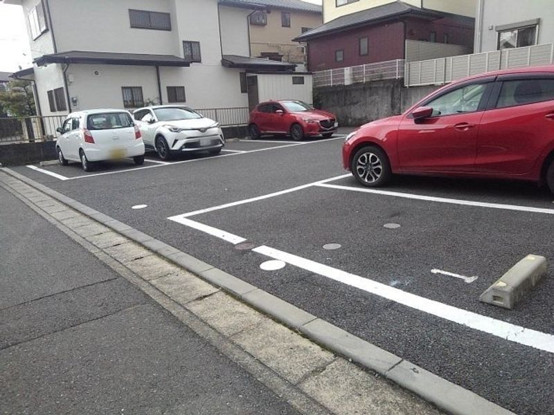 レオネクストヴィフⅡ 駐車場