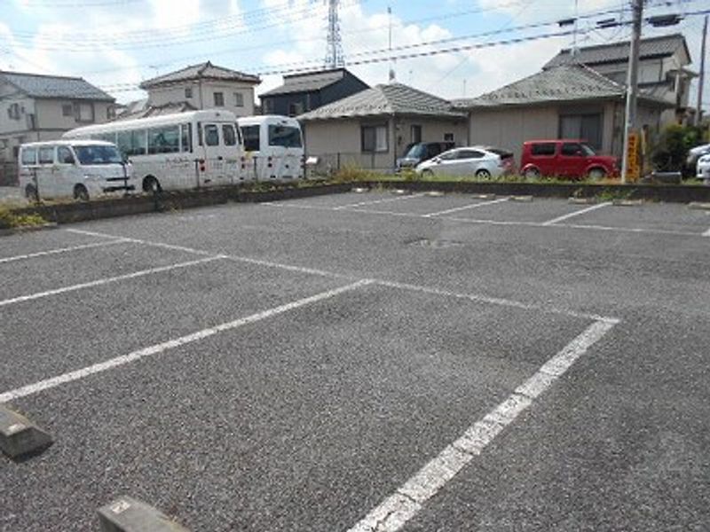 レオパレスシャトル　みすみ 駐車場
